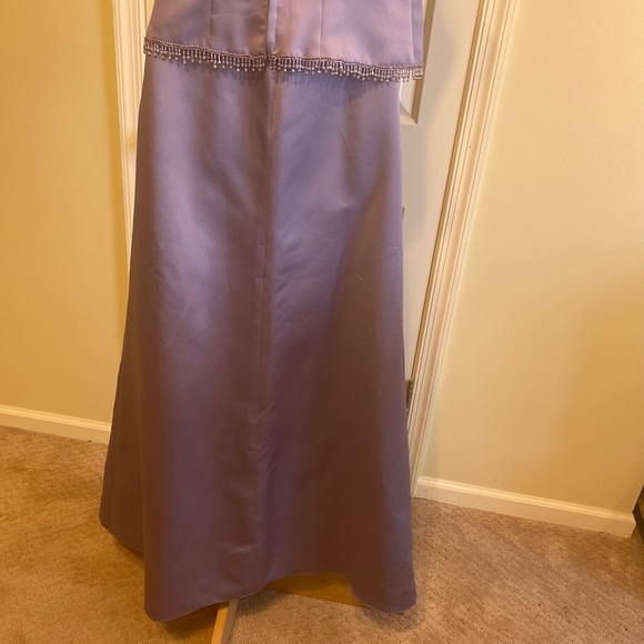 Private Collection - Lovely 2 piece lilac satin gown Size: 12 (see measu… - Picture 7 of 14